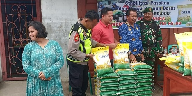 Polsek Bukit Tusam Bersama Posramil Gelar Gerakan Pangan Murah Beras SPHP untuk Masyarakat