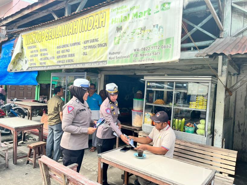 Satlantas Polres Aceh Tenggara Gelar “Polantas Menyapa” di Warung Kopi, Sosialisasi Keselamatan Berlalu Lintas dalam Rangka Operasi Zebra Seulawah 2025