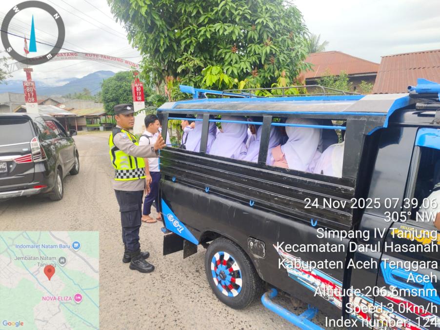 Personel Polsek Darul Hasanah Himbau Anak Sekolah Tidak Bergantungan pada Mobil Angkutan
