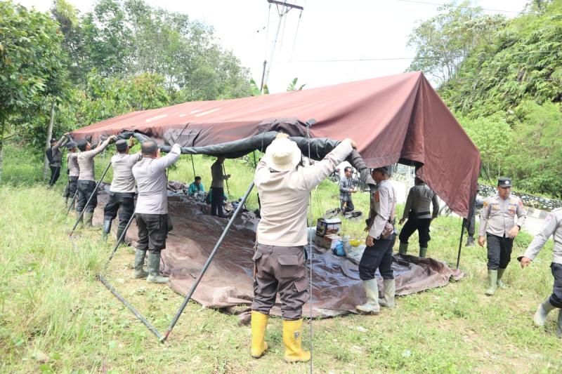 Posko Tanggap Darurat Polres Aceh Tenggara Jadi Tempat Persinggahan Warga Pasca Banjir di Desa Aunan Sepakat