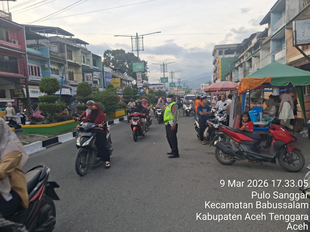 Sat Lantas Polres Aceh Tenggara Laksanakan Pengamanan dan Pengaturan Lalu Lintas Jelang Berbuka Puasa