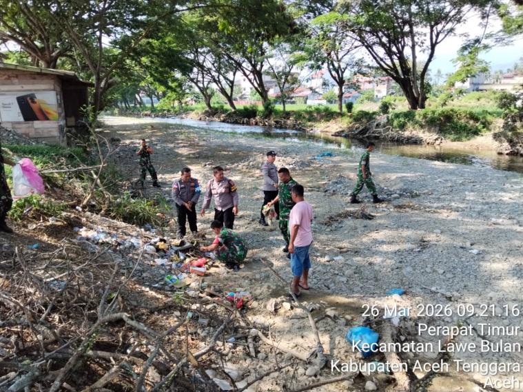 Polres Aceh Tenggara Bersama Masyarakat Gelar Kurve di Bantaran Sungai, Dukung Gerakan Indonesia Asri