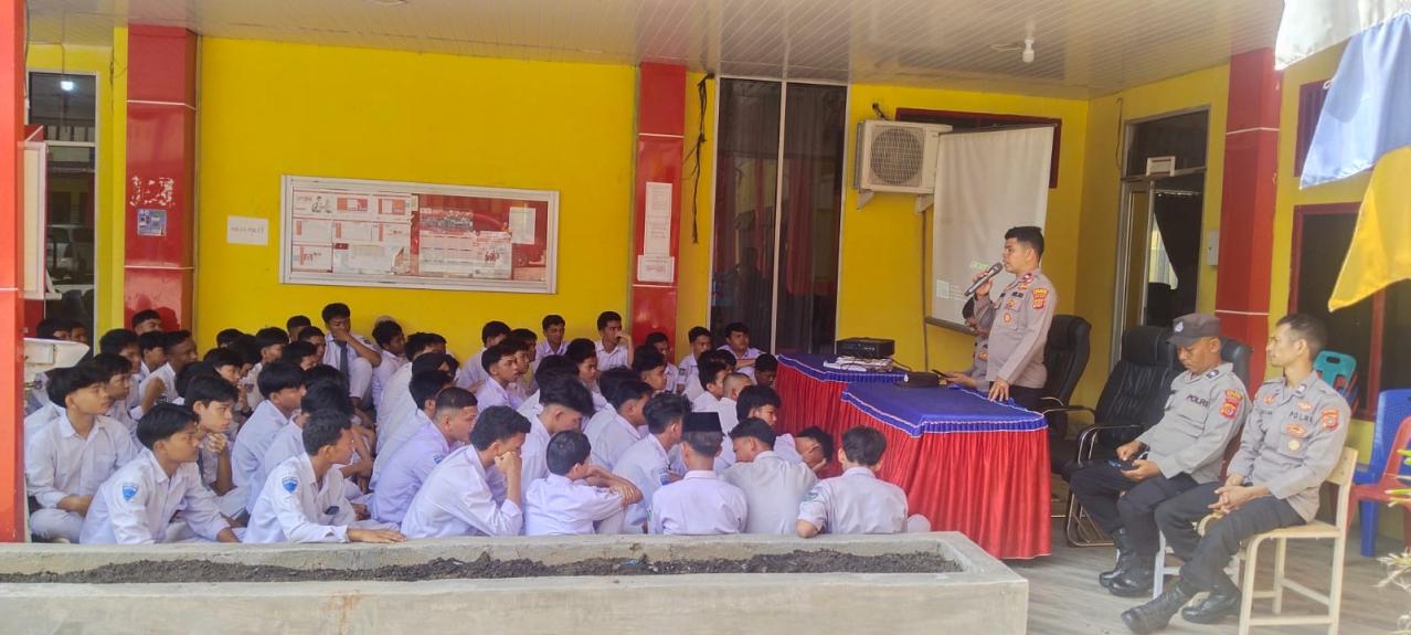 Sat Binmas Polres Aceh Tenggara Gelar Saweu Sikula di SMK Negeri 1 Kutacane, Tanamkan Semangat Disiplin dan Anti Narkoba