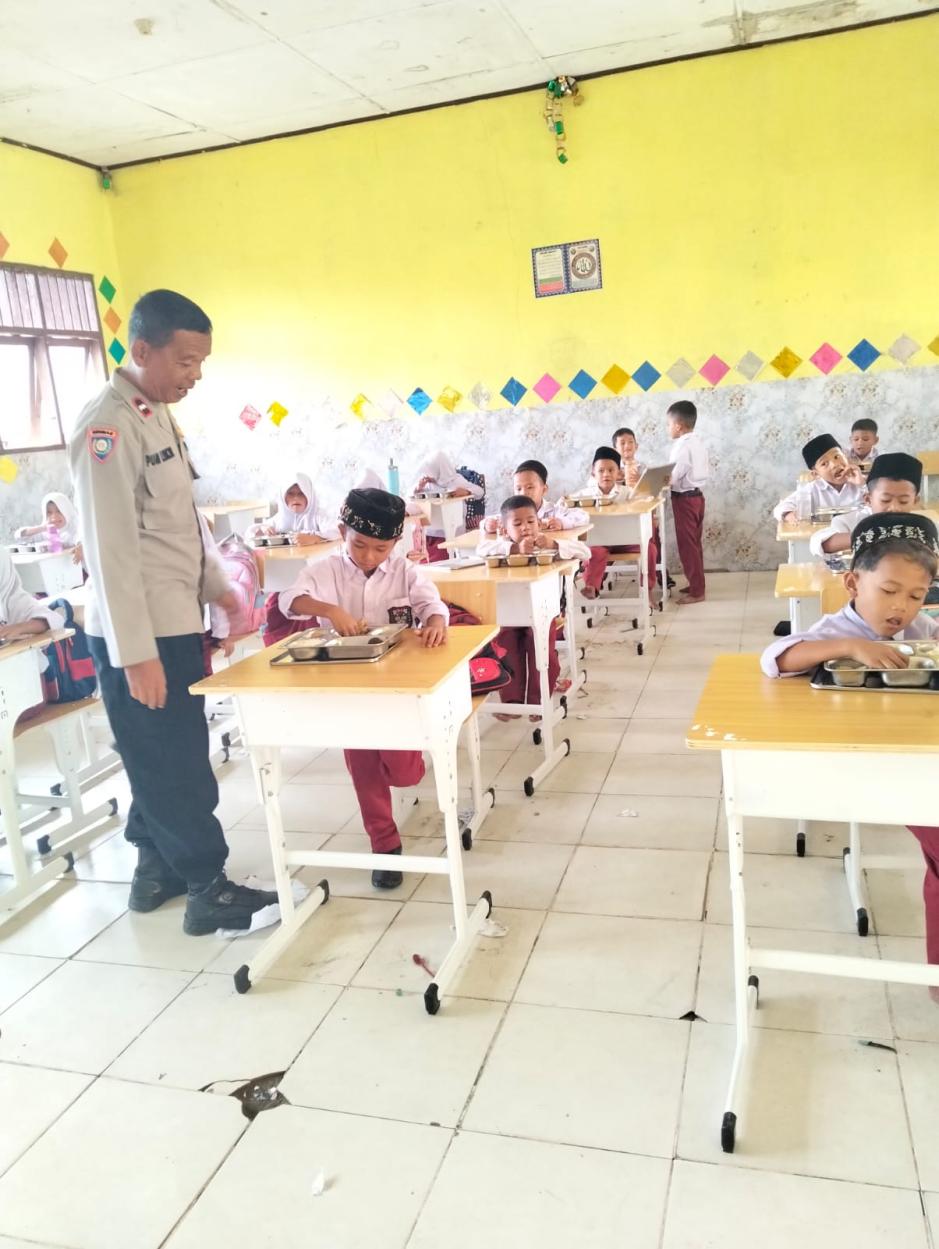 Polsek Lawe Bulan Lakukan Pengecekan Program Makanan Bergizi di Sekolah dan Posyandu