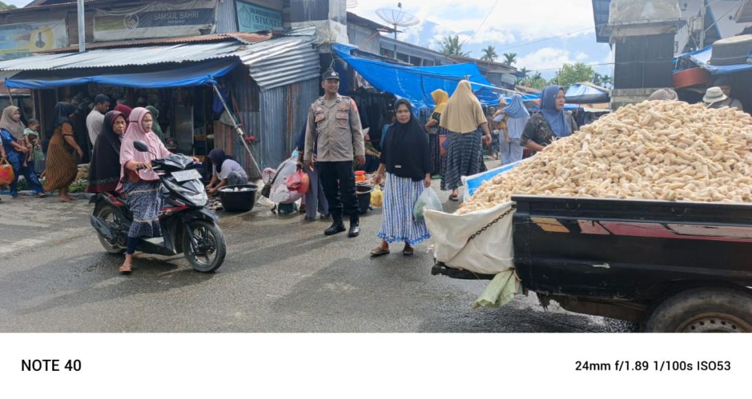 Polsek Lawe Alas Gelar Patroli Pasar, Sampaikan Pesan Kamtibmas dan Atur Arus Lalu Lintas