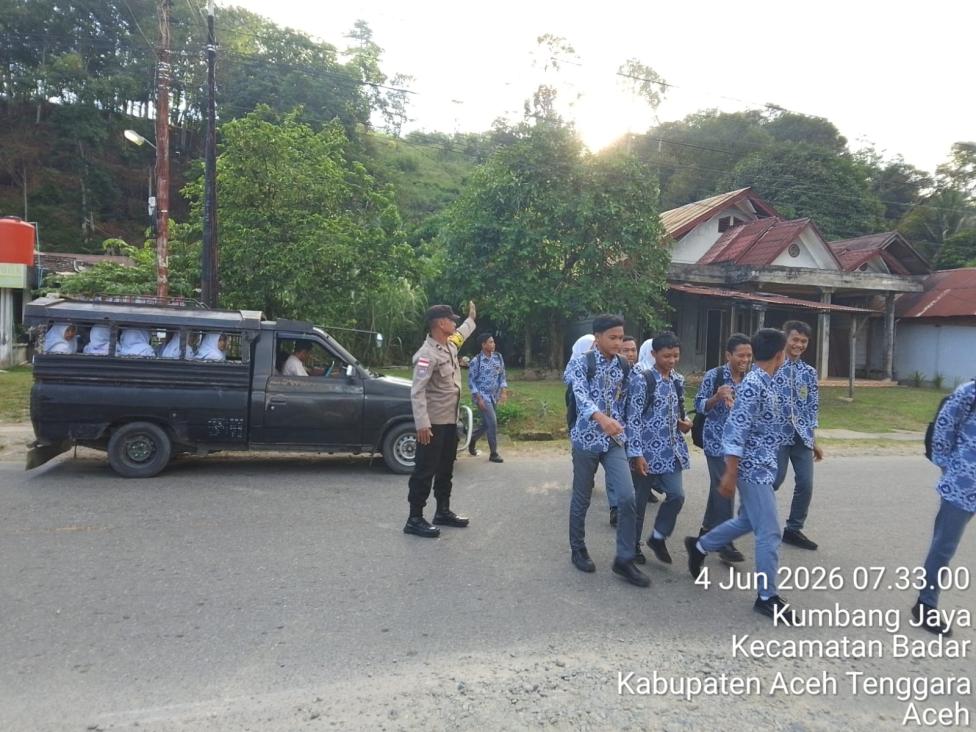 Hadir di Tengah Masyarakat, Polres Aceh Tenggara Intensifkan Strong Point Pagi Demi Keselamatan Pelajar