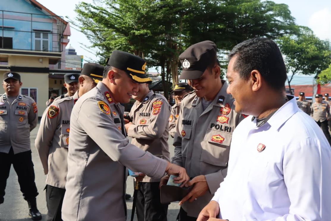 Bukan Sekadar Memimpin, Kapolres Aceh Tenggara Tunjukkan Kepedulian dengan Berbagi Rezeki kepada Personel