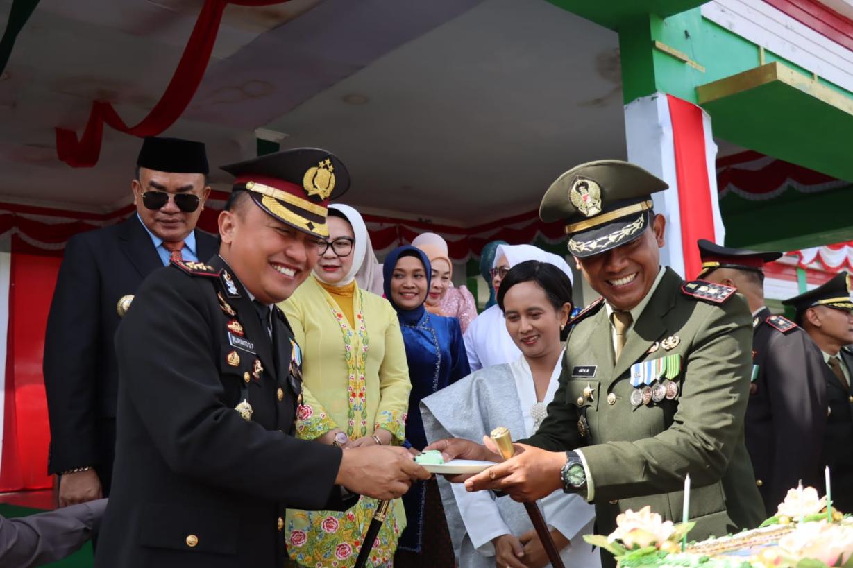 Usai Upacara HUT ke-81 TNI, Kapolres Aceh Tenggara Beri Kejutan Penuh Makna untuk Kodim 0108/Agara